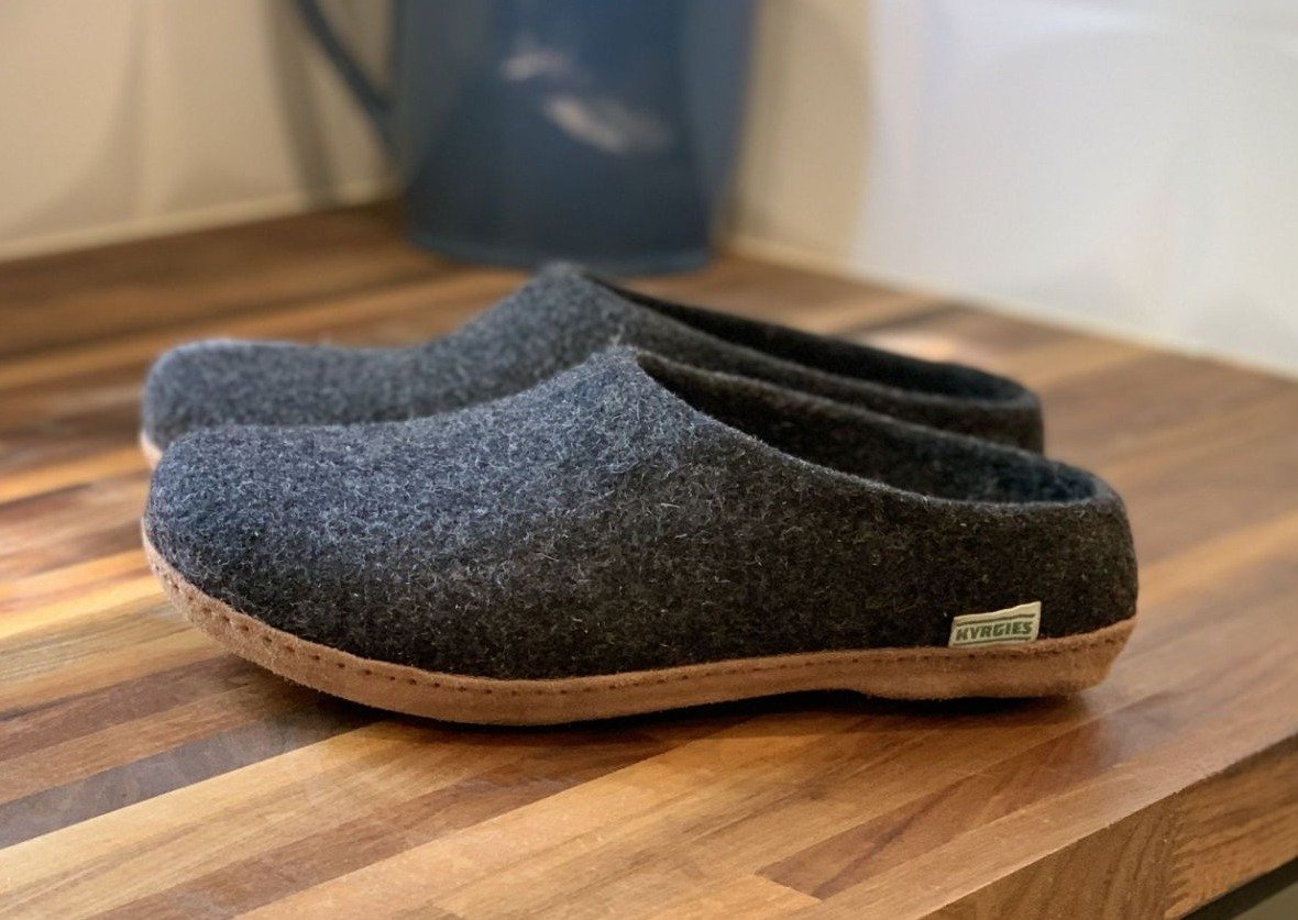 Hard sole fashion slippers with arch support